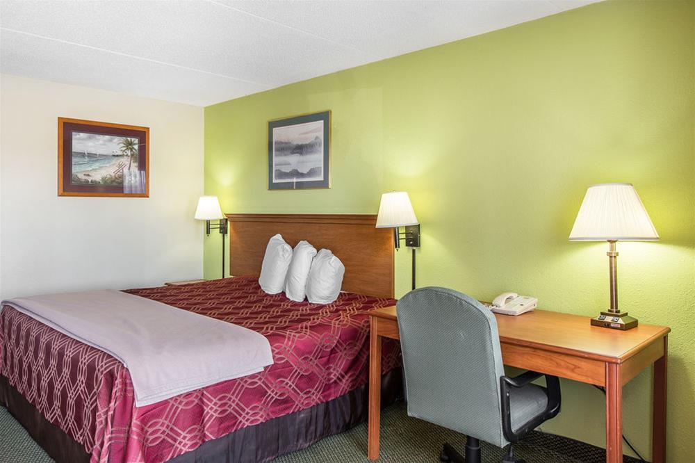 Econo Lodge Knoxville Bagian luar foto