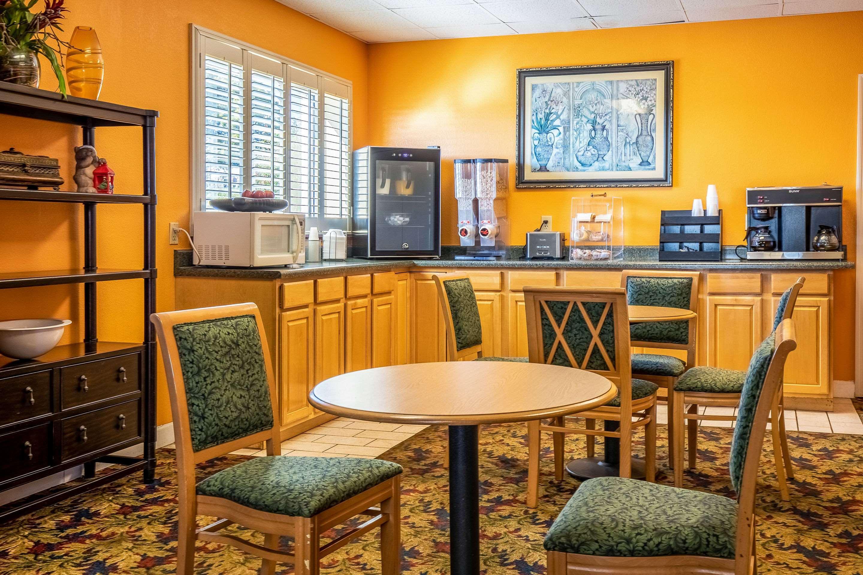 Econo Lodge Knoxville Bagian luar foto